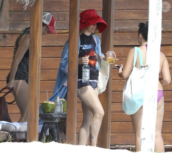 Exclusif - Drew Barrymore au Bikini Bootcamp à l'Amansala Resort. Tulum, Mexique, le 17 novembre 2016.