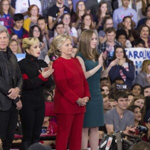 Jon Bon Jovi, Lady Gaga, Hillary Clinton et sa fille Chelsea Clinton - Dernier meeting de Hillary Clinton, candidate démocrate aux élections présidentielles américaines, à Raleigh. Le 8 novembre 2016 © Randy Brawdy / Zuma Press / Bestimage