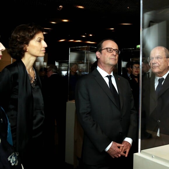 Hélène Joubert, Audrey Azoulay, François Hollande et Marc Ladreit de Lacharrière - Vernissage de l'exposition de 60 oeuvres d'art africain et océanien issues de la collection personnelle de Marc Ladreit de Lacharrière au Musée du Quai Branly - Jacques Chirac à Paris, le 22 Novembre 2016. Intitulée "Eclectique, une collection du XXIe siècle", cette exposition s'y tiendra jusqu'au 2 avril 2017. © Dominique Jacovides/Bestimage