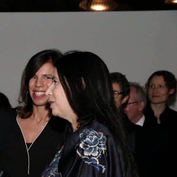 François Hollande, Eléonore Ladreit de Lacharrière et Hélène Joubert - Vernissage de l'exposition de 60 oeuvres d'art africain et océanien issues de la collection personnelle de Marc Ladreit de Lacharrière au Musée du Quai Branly - Jacques Chirac à Paris, le 22 Novembre 2016. Intitulée "Eclectique, une collection du XXIe siècle", cette exposition s'y tiendra jusqu'au 2 avril 2017. © Dominique Jacovides/Bestimage