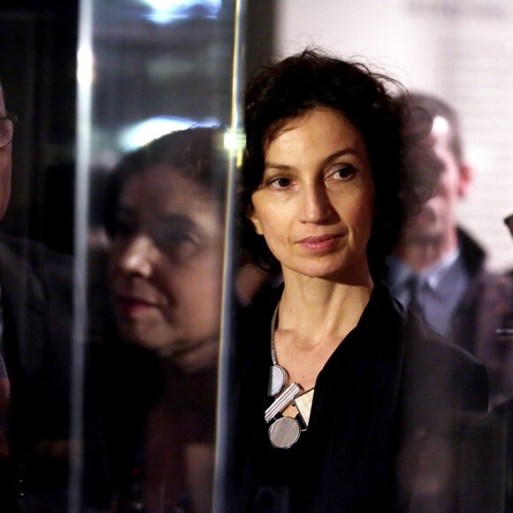 Audrey Azoulay et François Hollande - Vernissage de l'exposition de 60 oeuvres d'art africain et océanien issues de la collection personnelle de Marc Ladreit de Lacharrière au Musée du Quai Branly - Jacques Chirac à Paris, le 22 Novembre 2016. Intitulée "Eclectique, une collection du XXIe siècle", cette exposition s'y tiendra jusqu'au 2 avril 2017. © Dominique Jacovides/Bestimage