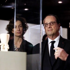 Audrey Azoulay, François Hollande et Marc Ladreit de Lacharrière - Vernissage de l'exposition de 60 oeuvres d'art africain et océanien issues de la collection personnelle de Marc Ladreit de Lacharrière au Musée du Quai Branly - Jacques Chirac à Paris, le 22 Novembre 2016. Intitulée "Eclectique, une collection du XXIe siècle", cette exposition s'y tiendra jusqu'au 2 avril 2017. © Dominique Jacovides/Bestimage