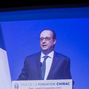 François Hollande - Cérémonie de remise du prix de la Fondation Chirac au musée du Quai Branly à Paris, 24 novembre 2016. © Denis Allard/Pool/Bestimage