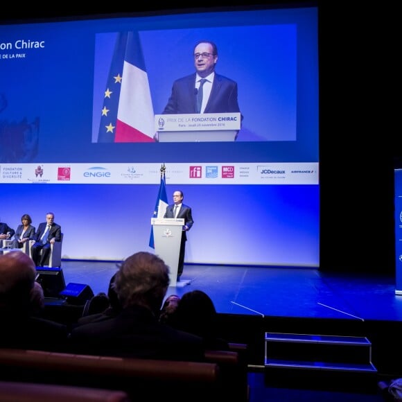 François Hollande - Cérémonie de remise du prix de la Fondation Chirac au musée du Quai Branly à Paris, 24 novembre 2016. © Denis Allard/Pool/Bestimage