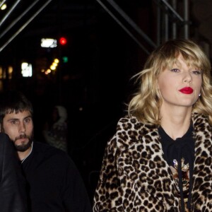 Taylor Swift porte un manteau imprimé léopard dans le quartier de Lower Manhattan à New York City, New York, Etazts-Unis, le 7 novembre 2016
