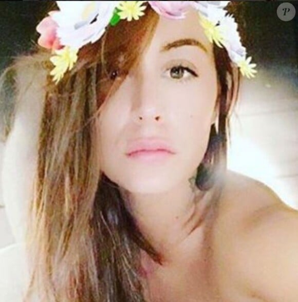 Anaïs Camizuli teste un filtre Snapchat - Instagram, 3 décembre 2016