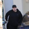 Rob Kardashian et sa fiancée Blac Chyna sont allés chez le dentiste à Calabasas. Blac Chyna porte son fils King Stevenson dans ses bras. Le 1er décembre 2016 Veuillez flouter le visage de l'enfant  Reality star Rob Kardashian and his fiancee Blac Chyna were seen heading to a dental clinic in Calabasas, California on December 1, 2016. Last week, there were reports stating that Rob moved back with Blac Chyna after leaving earlier this year in the spring. The two have also reportedly confirmed a wedding date set for July 17, 201701/12/2016 - Los Angeles