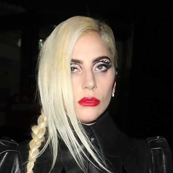 Lady Gaga et des amis à la sortie du club Groucho à Londres, le 6 décembre 2016