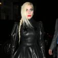 Lady Gaga et des amis à la sortie du club Groucho à Londres, le 6 décembre 2016