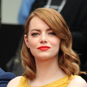 Emma Stone - Ryan Gosling et Emma Stone laissent leurs empreintes sur le ciment lors d'une cérémonie en l'honneur du film 'La La Land' à Hollywood, le 7 décembre 2016