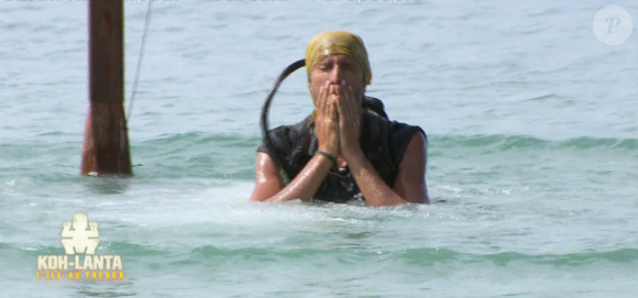 Freddy tombe des poteaux - Finale de "Koh-Lanta, L'île au trésor". Sur TF1, le 9 décembre 2016.