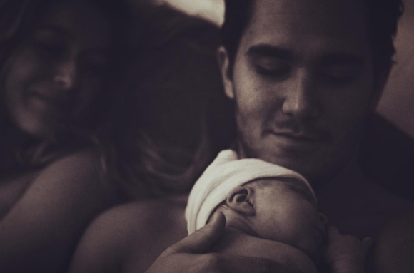 Carlos Pena a partagé une photo de son fils, qu'il partage avec l'actrice Alexa PenaVega sur sa page Instagram le 10 décembre 2016