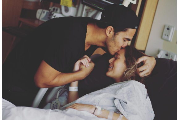 L'actrice Alexa PenaVega a accouché de son premier enfant ! Photo publiée sur Instagram le 10 décembre 2016