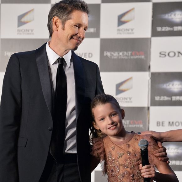 Paul W.S. Anderson et sa fille Ever lors de la première mondiale de "Resident Evil: The Final Chapter" à Tokyo, le 13 décembre 2016.
