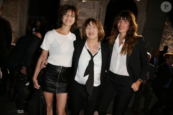 Charlotte Gainsbourg, Jane Birkin et Lou Doillon - Personnalités au défilé de mode "Saint Laurent ", collection prêt-à-porter printemps-été 2017 à Paris, le 27 septembre 2016.