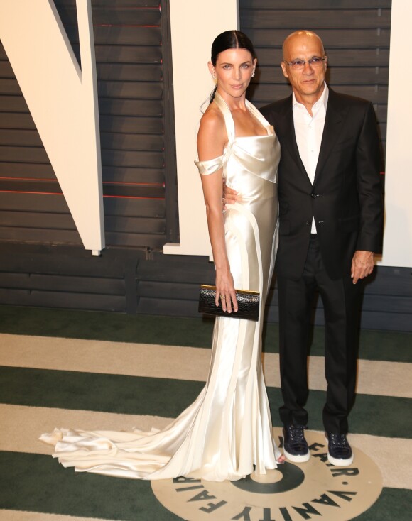Liberty Ross, dans sa robe de mariée, et son mari Jimmy Iovine à la soirée "Vanity Fair Oscar Party" après la 88ème cérémonie des Oscars à Hollywood. Le 28 février 2016