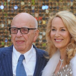 Rupert Murdoch et sa femme Jerry Hall lors de la première mondiale du film "Absolutely Fabulous: The Movie" à Londres, le 29 juin 2016. © Ferdaus Shamim via ZUMA Wire/ Bestimage
