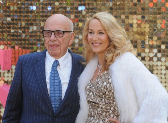 Rupert Murdoch et sa femme Jerry Hall lors de la première mondiale du film "Absolutely Fabulous: The Movie" à Londres, le 29 juin 2016. © Ferdaus Shamim via ZUMA Wire/ Bestimage
