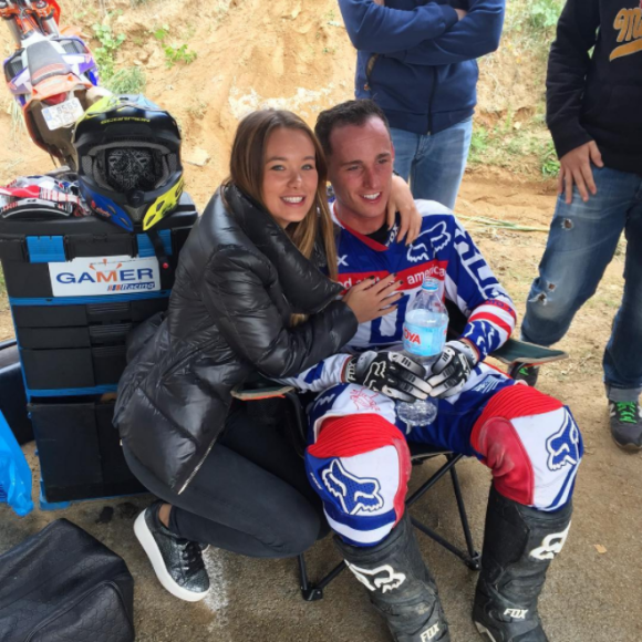 Pol Espargaró et sa compagne Carlota Beltrán. Le pilote de MotoGP a demandé sa belle en mariage au cours de ce séjour, et elle a dit oui ! Photo Instagram.