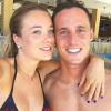 Pol Espargaró et sa compagne Carlota Beltrán après leurs fiançailles lors de leurs vacances à Punta Cana en décembre 2016. Le pilote de MotoGP a demandé sa belle en mariage au cours de ce séjour, et elle a dit oui ! Photo Instagram.
