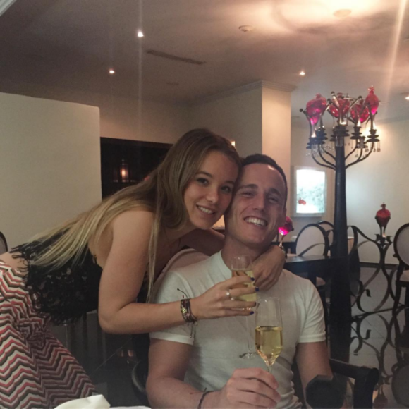 Pol Espargaró et sa compagne Carlota Beltrán quelques instants après leurs fiançailles lors de leurs vacances à Punta Cana en décembre 2016. Le pilote de MotoGP a demandé sa belle en mariage au cours de ce séjour, et elle a dit oui ! Photo Instagram.