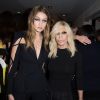 Gigi Hadid et Donatella Versace - Défilé Haute Couture Atelier Versace printemps-été 2016 à Paris, le 24 janvier 2016.