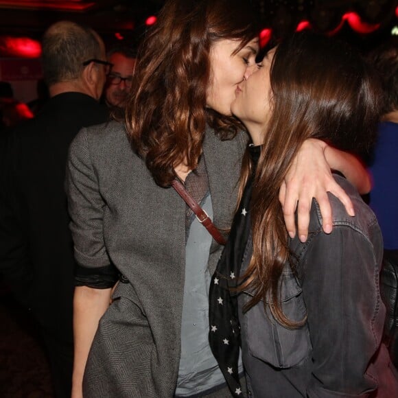 Izia Higelin et Doria Tillier - After-party du film "Mr & Mme Adelman" au Raspoutine à Paris, le 19 décembre 2016.