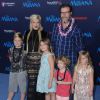Tori Spelling avec son mari Dean McDermott et ses enfants Stella Doreen, Hattie Margaret, Liam Aaron et Finn Davey McDermott à la première de ''Moana'' à Hollywood, le 14 novembre 2016