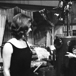Danielle Darrieux et Michèle Morgan sur le tournage du film Le Crime ne paie pas, de Gérard Oury, en 1962.