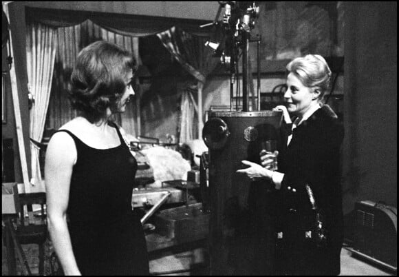 Danielle Darrieux et Michèle Morgan sur le tournage du film Le Crime ne paie pas, de Gérard Oury, en 1962.