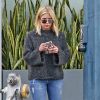 Exclusif - Ashley Benson se balade dans les rues de Beverly Hills. Elle porte des mules en cuir Gucci doublées de fourrure! Le 9 décembre 2016