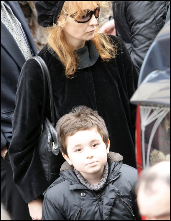 Obsèques de Philippe Khorsand en l'église Saint-Roch à Paris, le 4 février 2008. Sa femme Theodora et son fils Antoine.