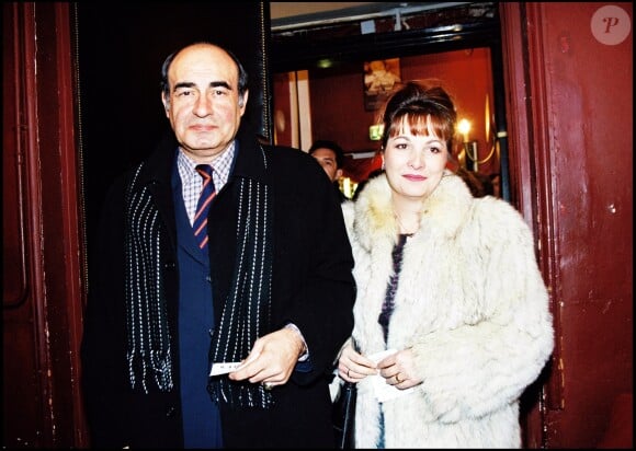 Philippe Khorsand et sa femme Theodora au théâtre de la Gaité Montparnasse, le 3 février 2002.