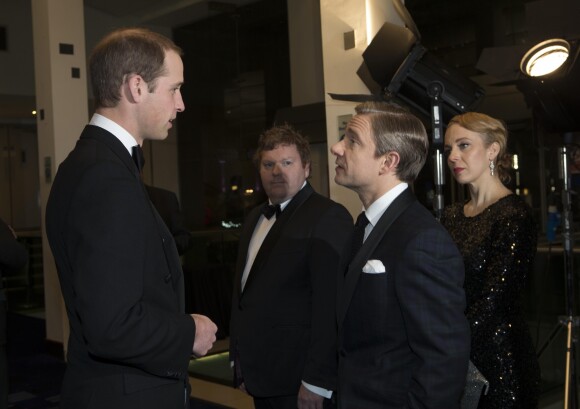 Le prince William, Martin Freeman, Amanda Abbington - Le Prince William rencontre les acteurs, lors de l'avant-premiere du film "Le Hobbit : un voyage inattendu" a Londres, le 12 décembre 2012.