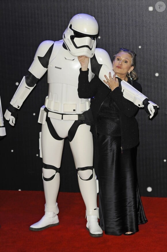 Carrie Fisher à la première de "Star Wars: Le réveil de la Force" à Odeon Leicester Square à Londres le 16 décembre 2015
