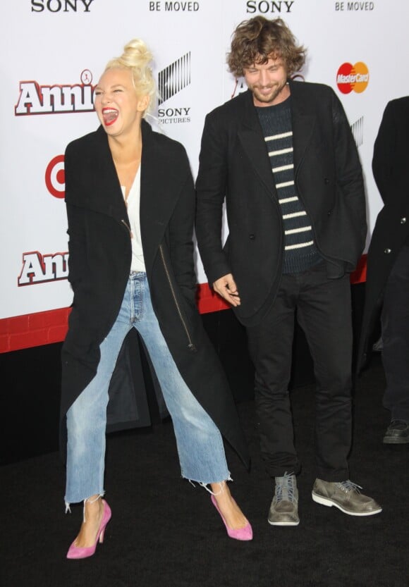 Sia Furler et son mari Erik Anders Lang à la première de "Annie'" à New York, le 7 décembre 2014. En décembre 2016, le couple annonçait son divorce.