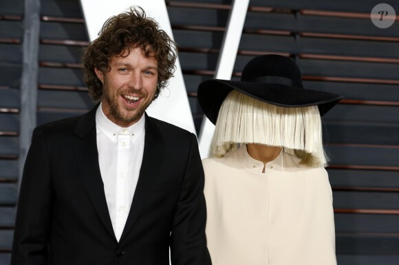 Erik Anders Lang et Sia à la soirée des Oscars de Vanity Fair à Hollywood, le 22 février 2015.