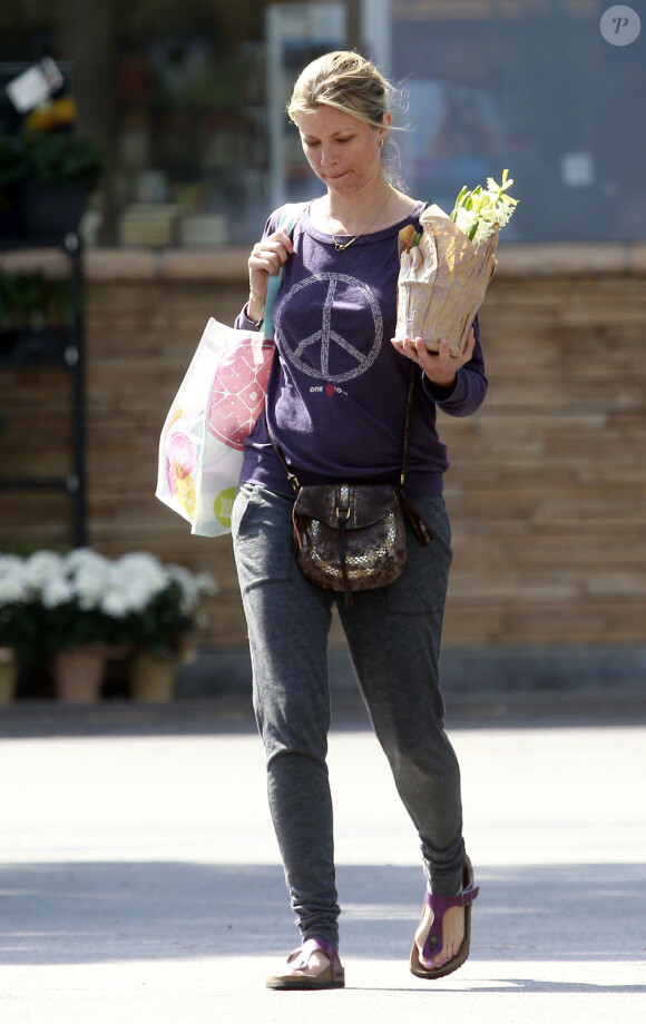 Exclusif - Amy Smart est allée faire du shopping à Studio City le 27 Mars 2016.