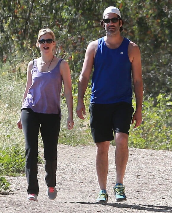 Exclusif - Amy Smart et son mari Carter Oosterhouse font une randonnée au parc TreePeople à Studio City, le 4 avril 2015.