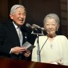 L'empereur Akihito du Japon, avec son épouse l'impératrice Michiko, au balcon du palais impérial à Tokyo pour la traditionnelle apparition du Nouvel An, le 2 janvier 2017. Cette année, pas de discours, pour ménager la santé déclinante du souverain. 96 000 personnes sont venues saluer la famille impériale.