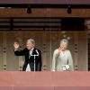 Le prince Naruhito, l'empereur Akihito et l'impératrice Michiko du Japon, le prince Fumihito au balcon du palais impérial à Tokyo pour la traditionnelle apparition du Nouvel An, le 2 janvier 2017. Cette année, pas de discours, pour ménager la santé déclinante du souverain. 96 000 personnes sont venues saluer la famille impériale.