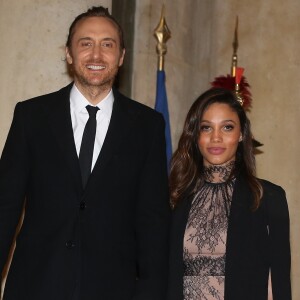 Le DJ David Guetta et sa compagne Jessica Ledon arrivent au dîner d'état donné en l'honneur du président cubain Raul Castro au palais d'Elysée à Paris, le 1er février 2016.