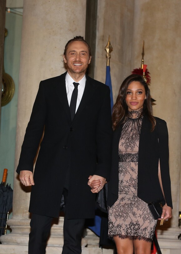 Le DJ David Guetta et sa compagne Jessica Ledon arrivent au dîner d'état donné en l'honneur du président cubain Raul Castro au palais d'Elysée à Paris, le 1er février 2016.