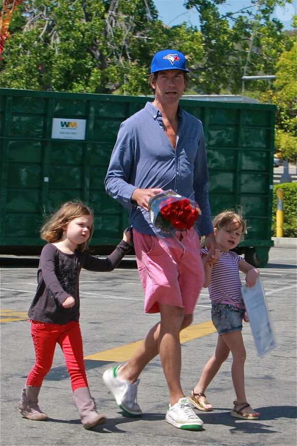 Jerry O'Connell et ses jumelles Charlie et Dolly à Calabasas le 22/06/2013
