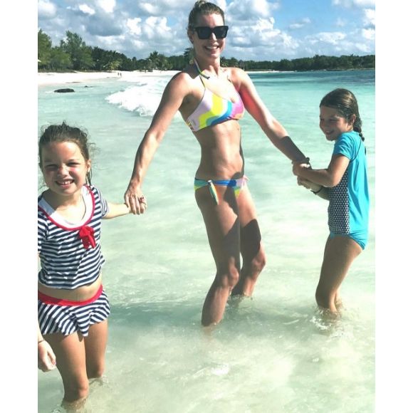 Rebecca Romijn en vacances avec ses jumelles Dolly et Charlie le 31 décembre 2016