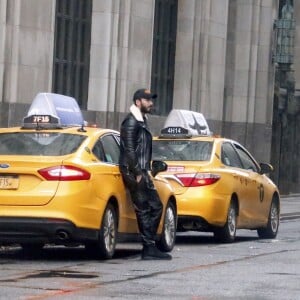 Exclusif - Nabilla Benattia et son compagnon Thomas Vergara à New York, le 18 décembre 2016.