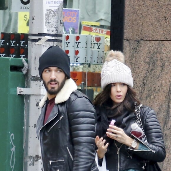 Exclusif - Nabilla Benattia et son compagnon Thomas Vergara à New York, le 18 décembre 2016.