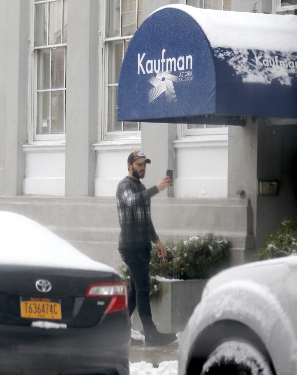 Exclusif - Taylor Schilling - Nabilla Benattia et son compagnon Thomas Vergara se rendent dans les studios Kaufman Astoria à New York, le 17 décembre 2016.