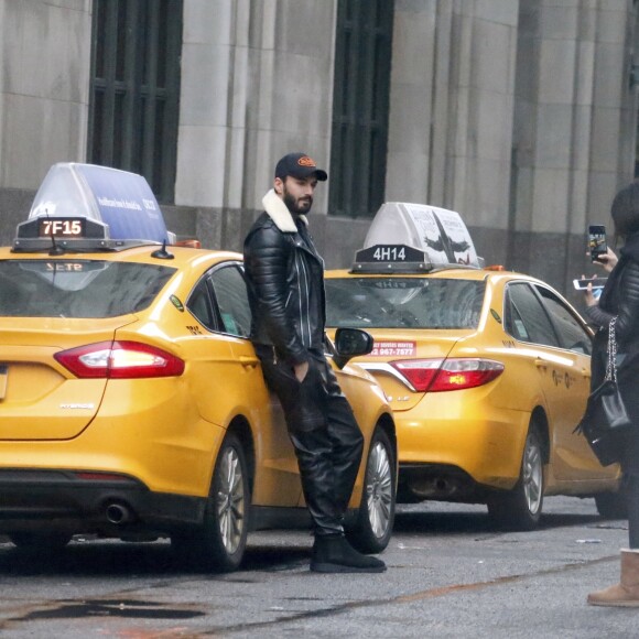 Exclusif - Nabilla Benattia et son compagnon Thomas Vergara à New York, le 18 décembre 2016.