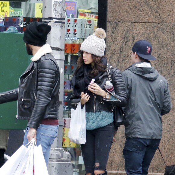 Exclusif - Nabilla Benattia et son compagnon Thomas Vergara à New York, le 18 décembre 2016.